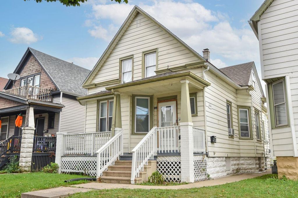 Photo of 2166 S 6th STREET, Milwaukee, WI 53215 (MLS # 1940423)