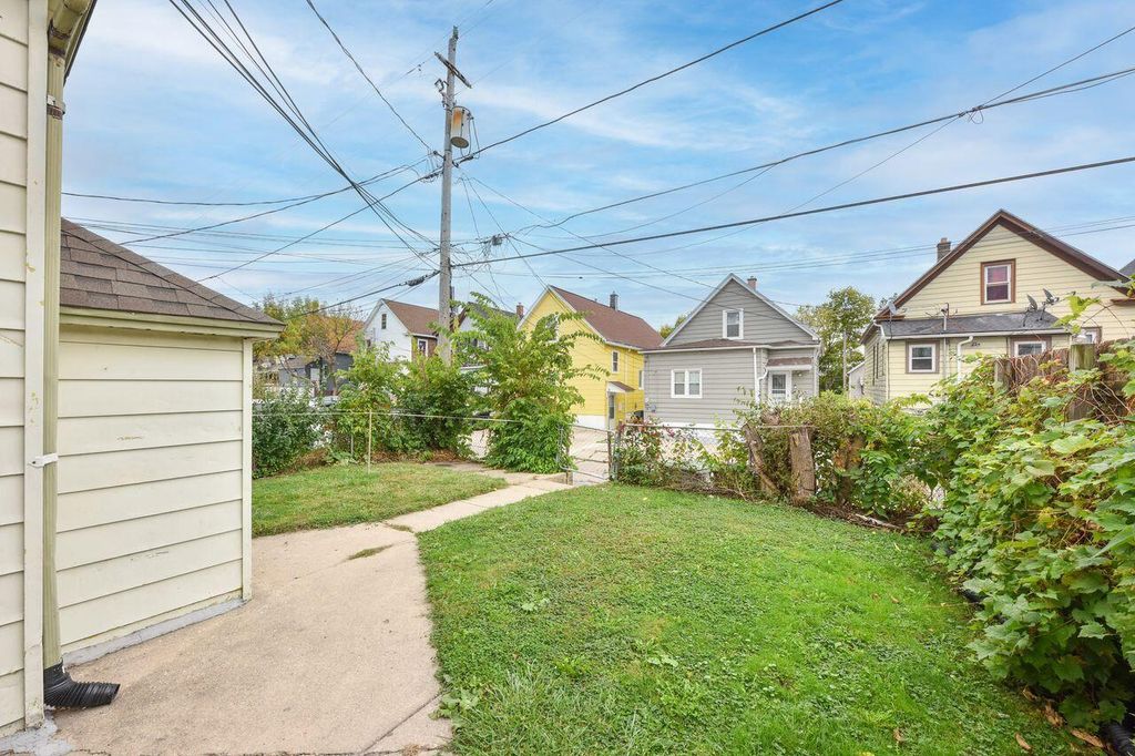 Photo of 2166 S 6th STREET, Milwaukee, WI 53215 (MLS # 1940423)