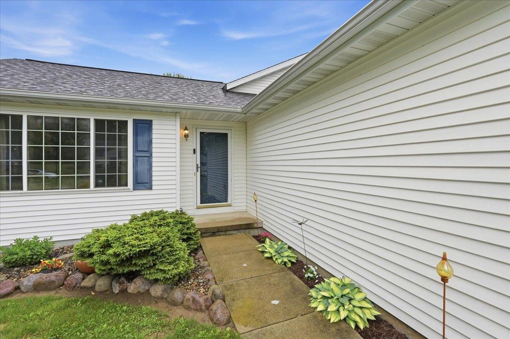 Photo of 9 Ward COURT, Madison, WI 53713 (MLS # 2026233)