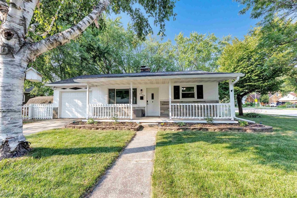 Photo of 1149 Langlade AVENUE, Green Bay, WI 54304 (MLS # 50329973)
