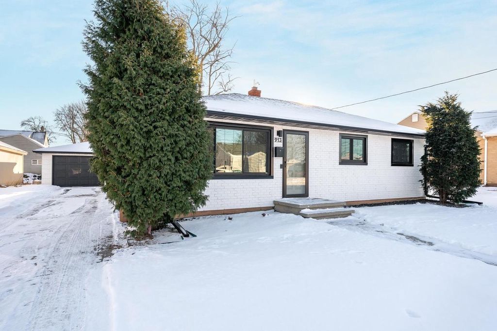 Photo of 913 Jefferson STREET, Menasha, WI 54952 (MLS # 50319535)
