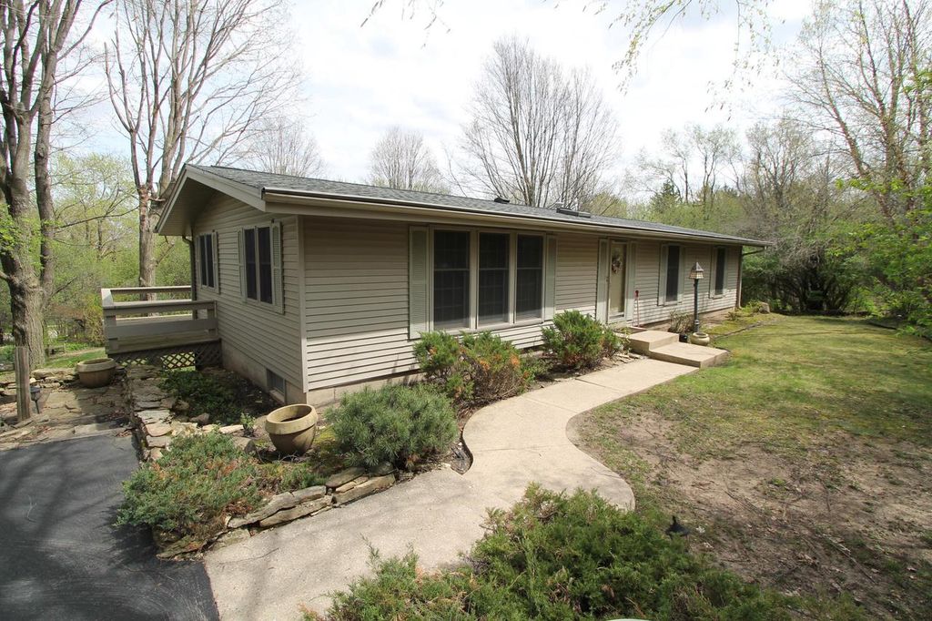 Photo of 308 Highridge ROAD, Burlington, WI 53105 (MLS # 1959461)