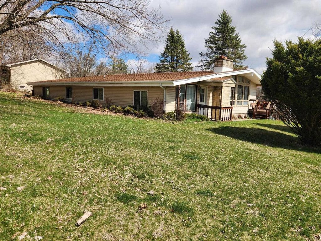 Photo of 170 N College DRIVE, Platteville, WI 53818 (MLS # 2015815)