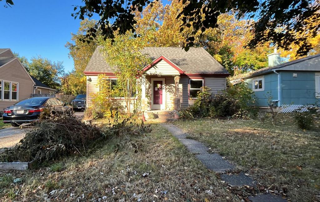 Photo of 821 N Washington STREET, Janesville, WI 53548 (MLS # 1941121)