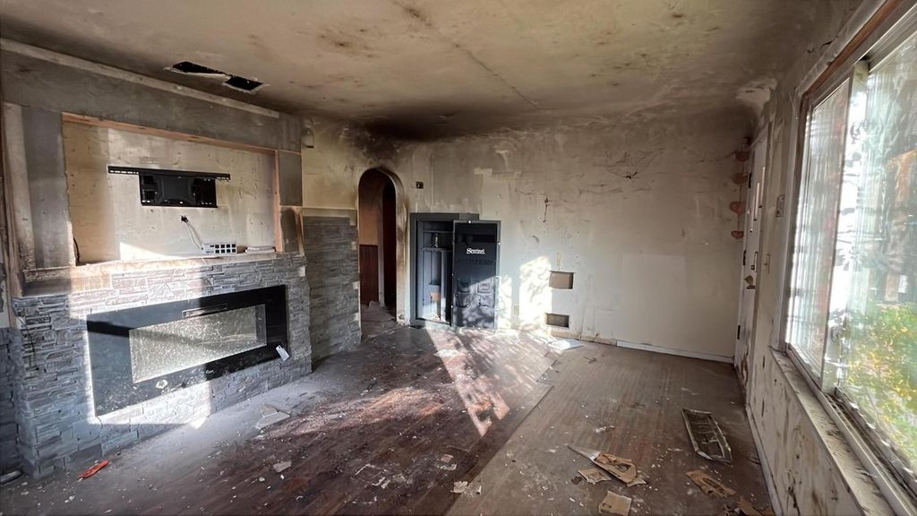 Photo of 821 N Washington STREET, Janesville, WI 53548 (MLS # 1941121)