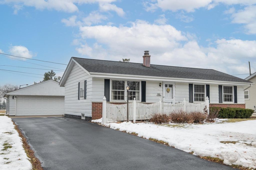 Photo of N170W20569 Parkview DRIVE, Jackson, WI 53037 (MLS # 1945987)