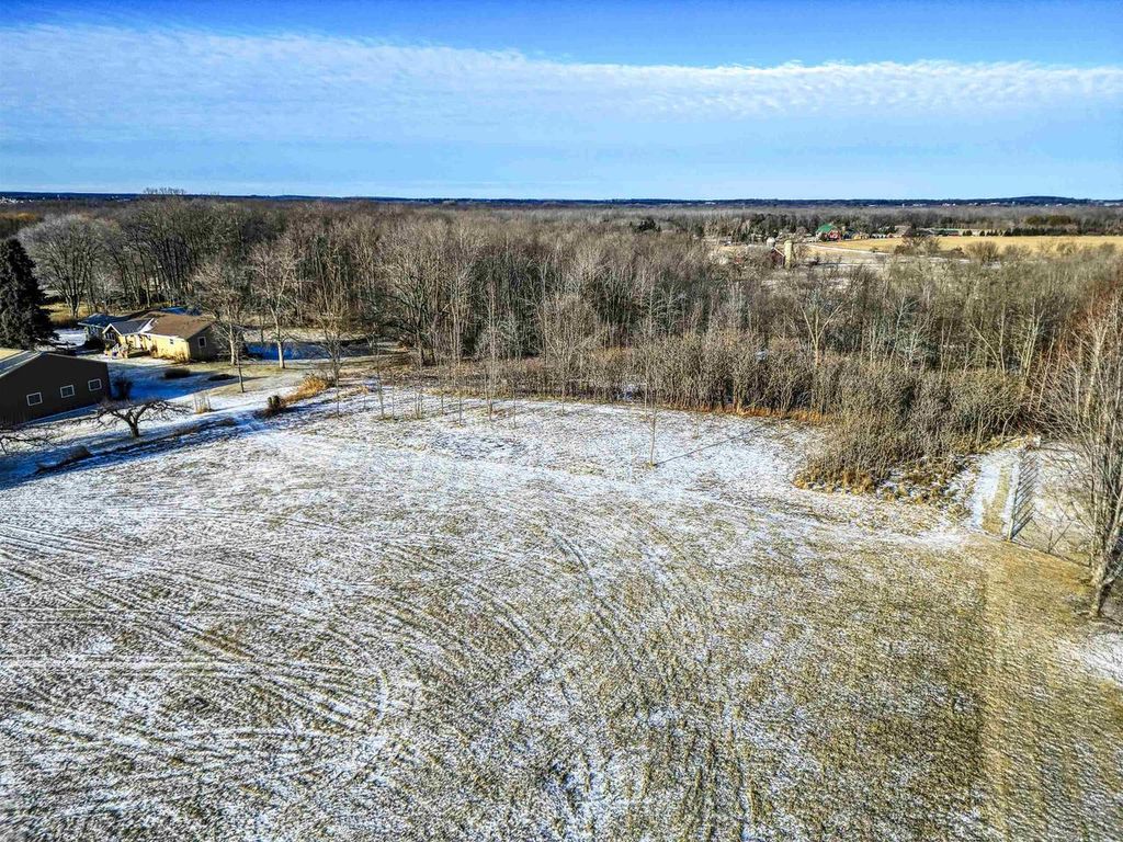 Photo of W7412 Red Hawk DRIVE, Appleton, WI 54914 (MLS # 50320195)