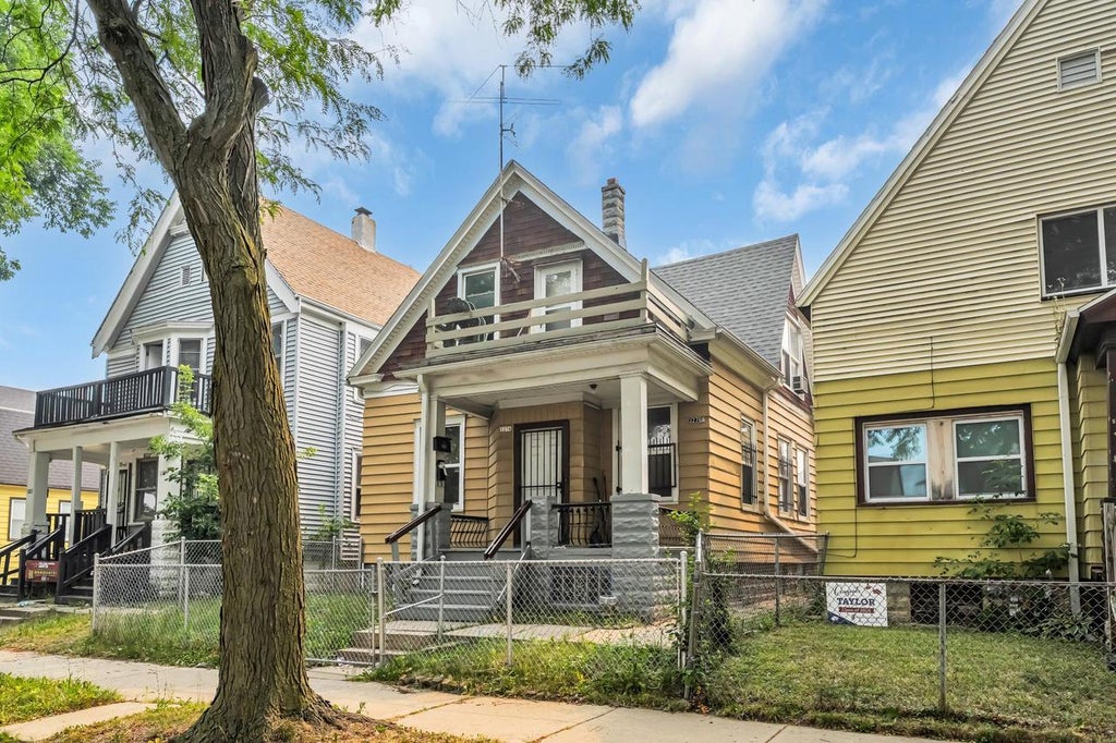 Photo of 3276 N 26th STREET, Milwaukee, WI 53206 (MLS # 1972254)