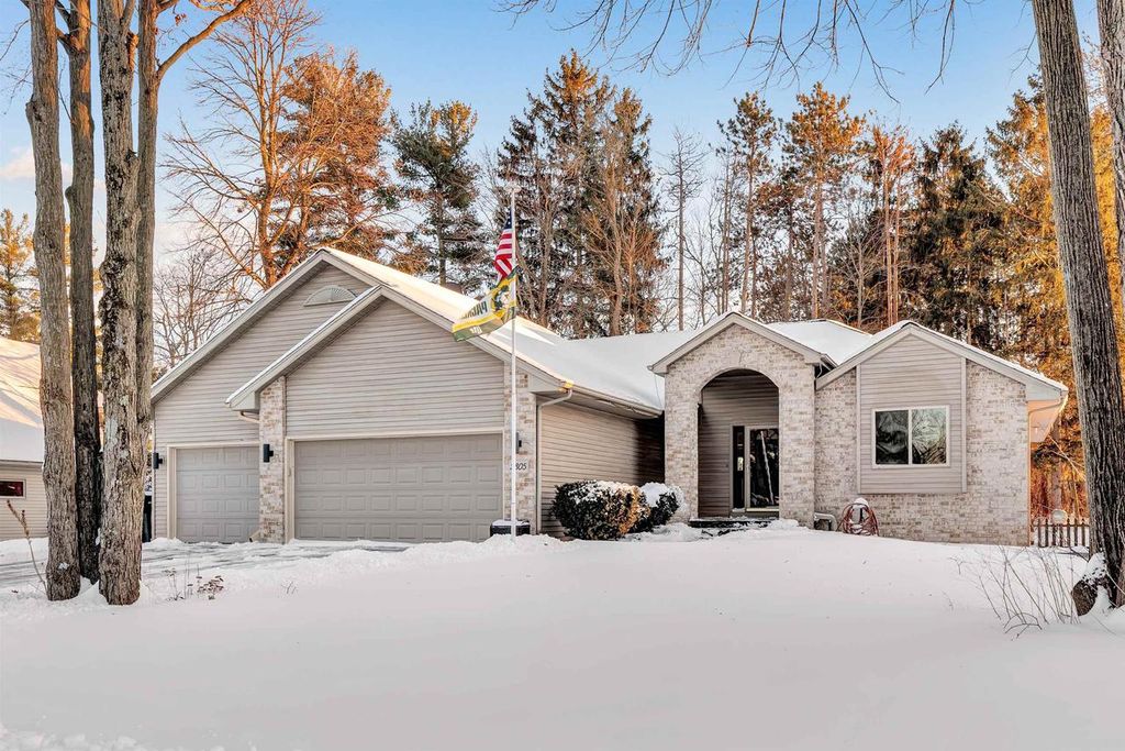 Photo of 2805 Dewey Decker DRIVE, Green Bay, WI 54313 (MLS # 50318696)