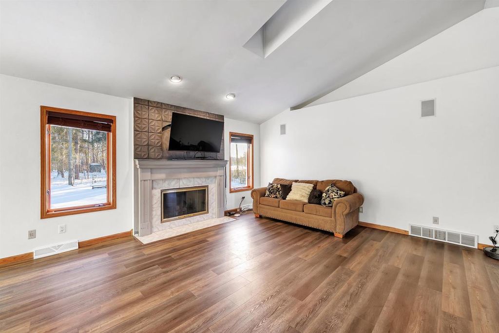 Photo of 2805 Dewey Decker DRIVE, Green Bay, WI 54313 (MLS # 50318696)