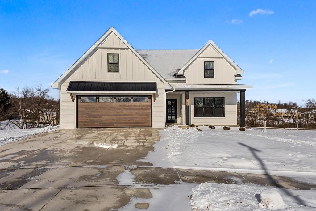 Photo of 541 Security BOULEVARD, Green Bay, WI 54313 (MLS # 50319975)