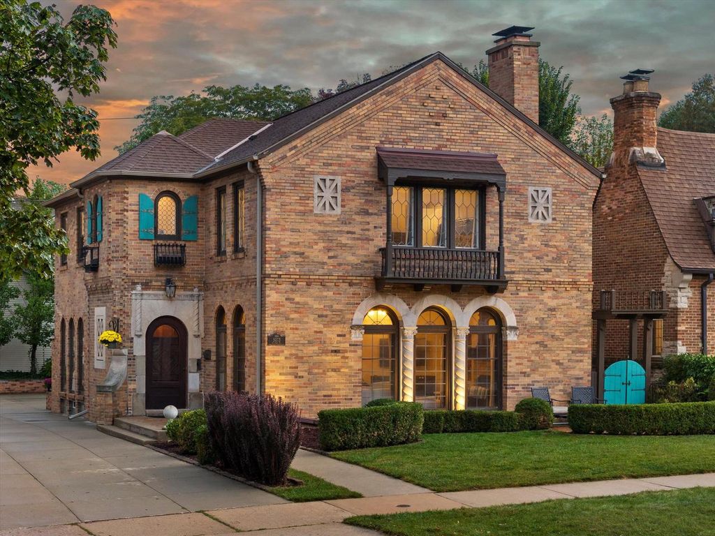 Photo of 5073 N Lake DRIVE, Whitefish Bay, WI 53217 (MLS # 1943033)