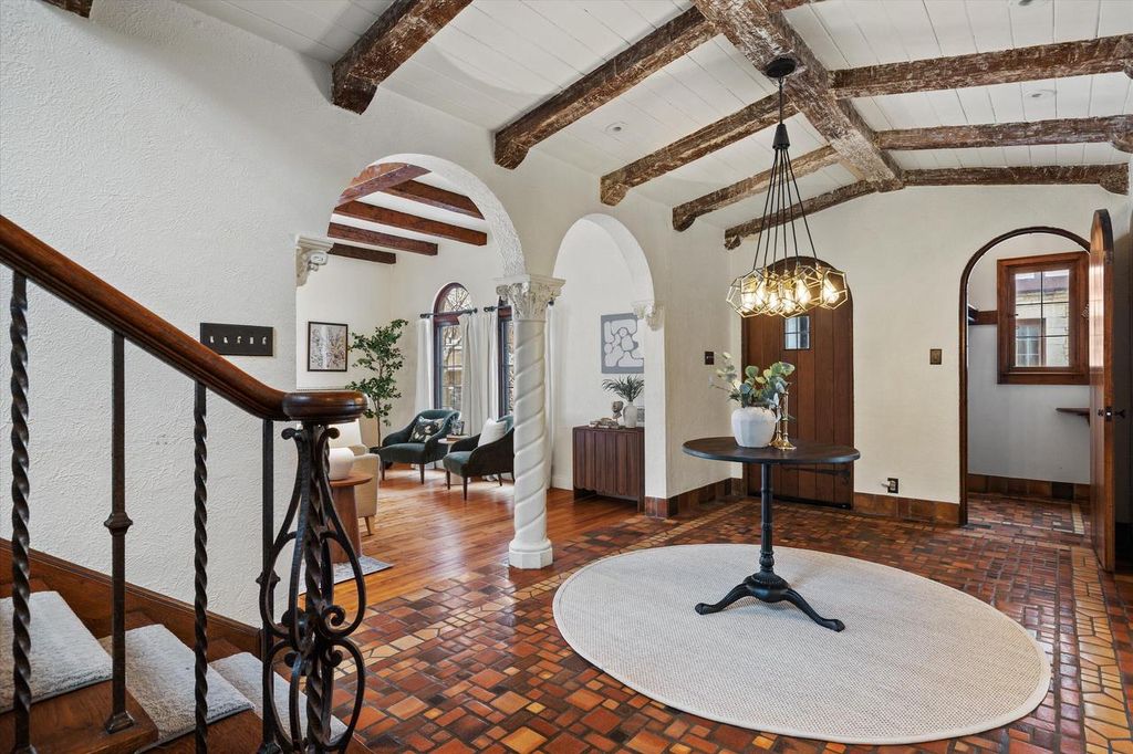 Photo of 5073 N Lake DRIVE, Whitefish Bay, WI 53217 (MLS # 1943033)