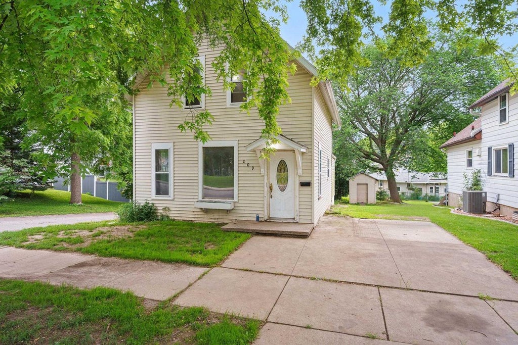 Photo of 209 Kenneth AVENUE, Kaukauna, WI 54130 (MLS # 50328182)