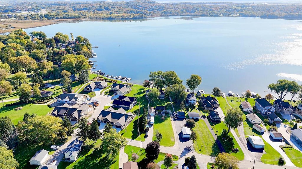 Photo of 3404 Lake DRIVE, Hartford, WI 53027 (MLS # 1984551)