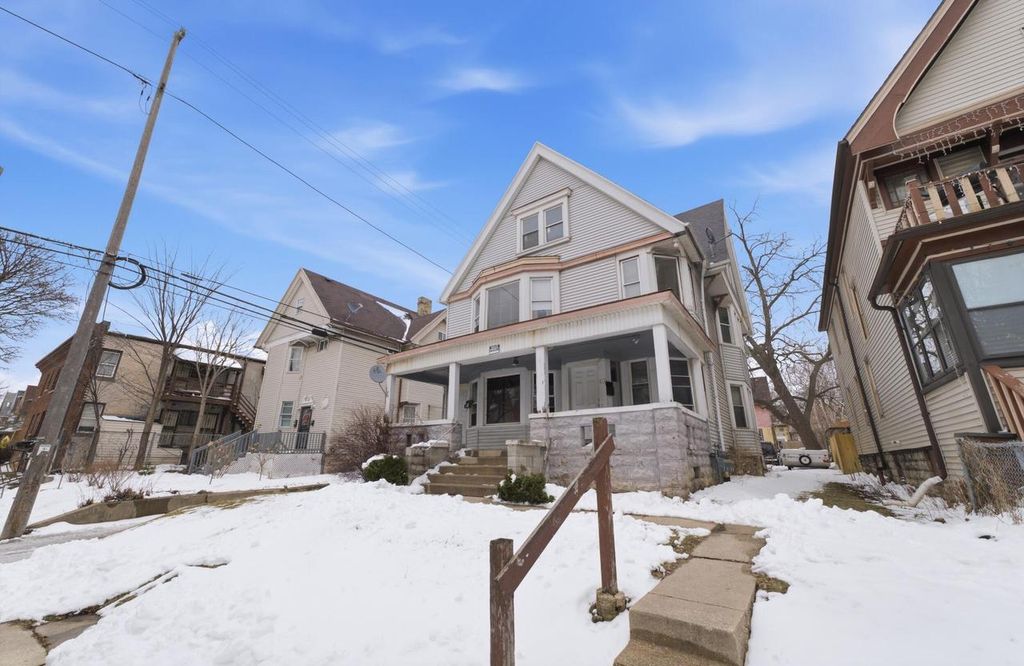 Photo of 434 N 32nd STREET #436, Milwaukee, WI 53208 (MLS # 1954846)