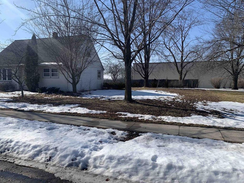 Photo of 709 Lee AVENUE, Brillion, WI 54110 (MLS # 50321171)