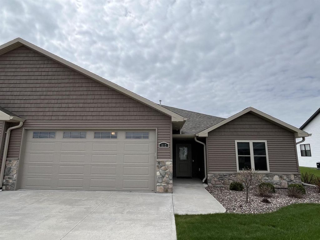 Photo of 613 Hammen COURT, Kaukauna, WI 54130 (MLS # 50324708)