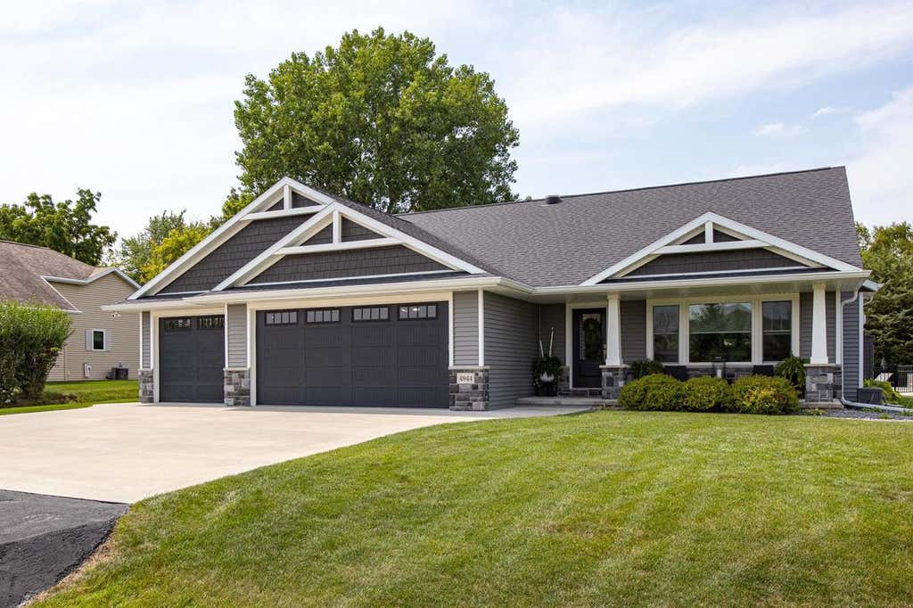 Photo of 4944 Ormand Beach COURT, Oshkosh, WI 54904 (MLS # 50331323)