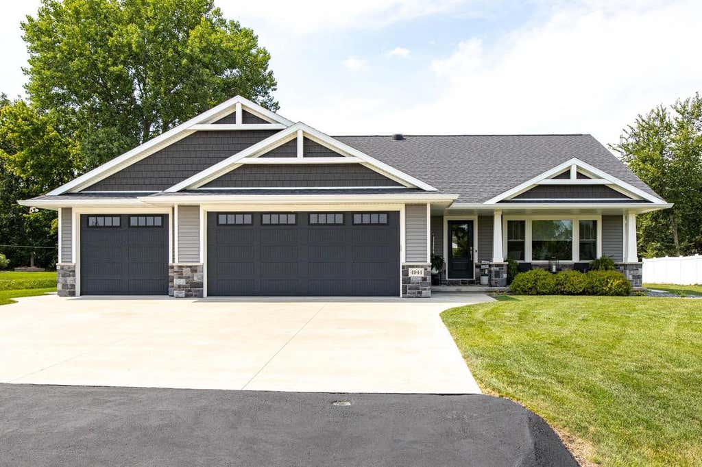 Photo of 4944 Ormand Beach COURT, Oshkosh, WI 54904 (MLS # 50331323)