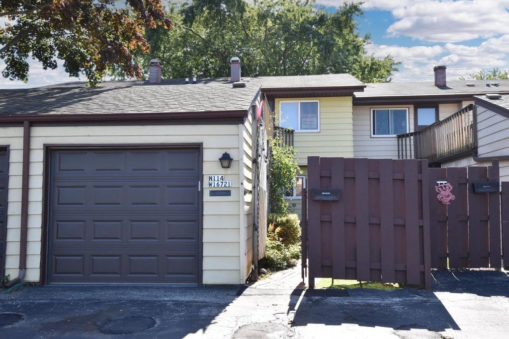 Photo of N114W16721 Royal COURT, Germantown, WI 53022 (MLS # 1937318)