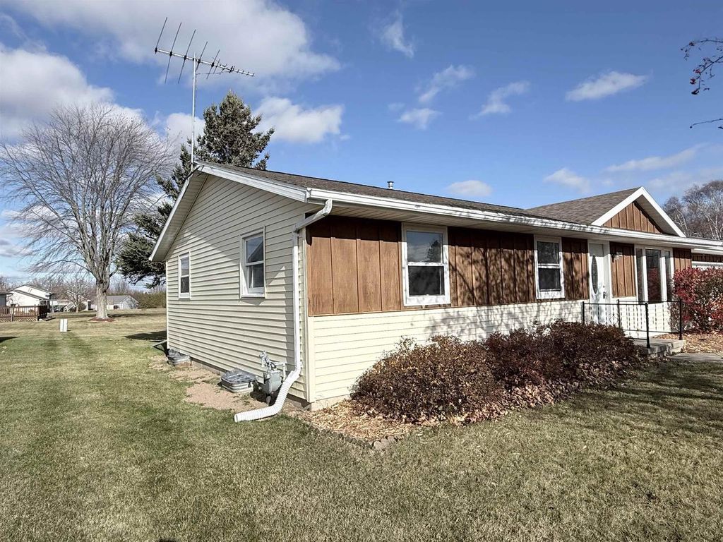 Photo of 1517 Navarino STREET, Algoma, WI 54201 (MLS # 50318375)