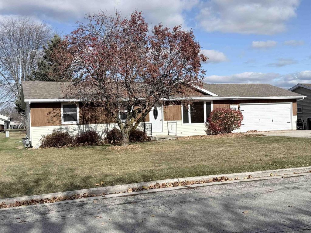 Photo of 1517 Navarino STREET, Algoma, WI 54201 (MLS # 50318375)