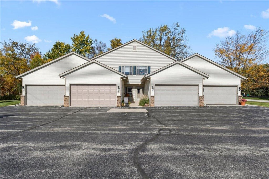 Photo of 934 Spring COURT, West Bend, WI 53095 (MLS # 1984633)