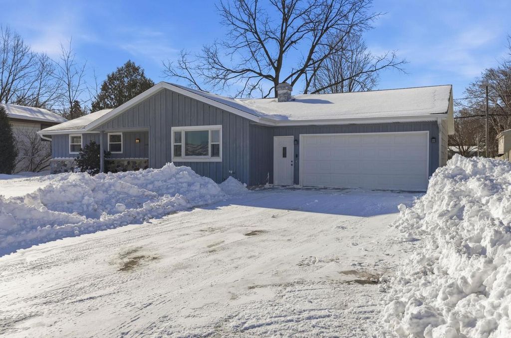 Photo of 1381 Silverwood LANE, Neenah, WI 54956 (MLS # 50322371)