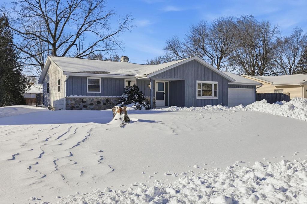 Photo of 1381 Silverwood LANE, Neenah, WI 54956 (MLS # 50322371)