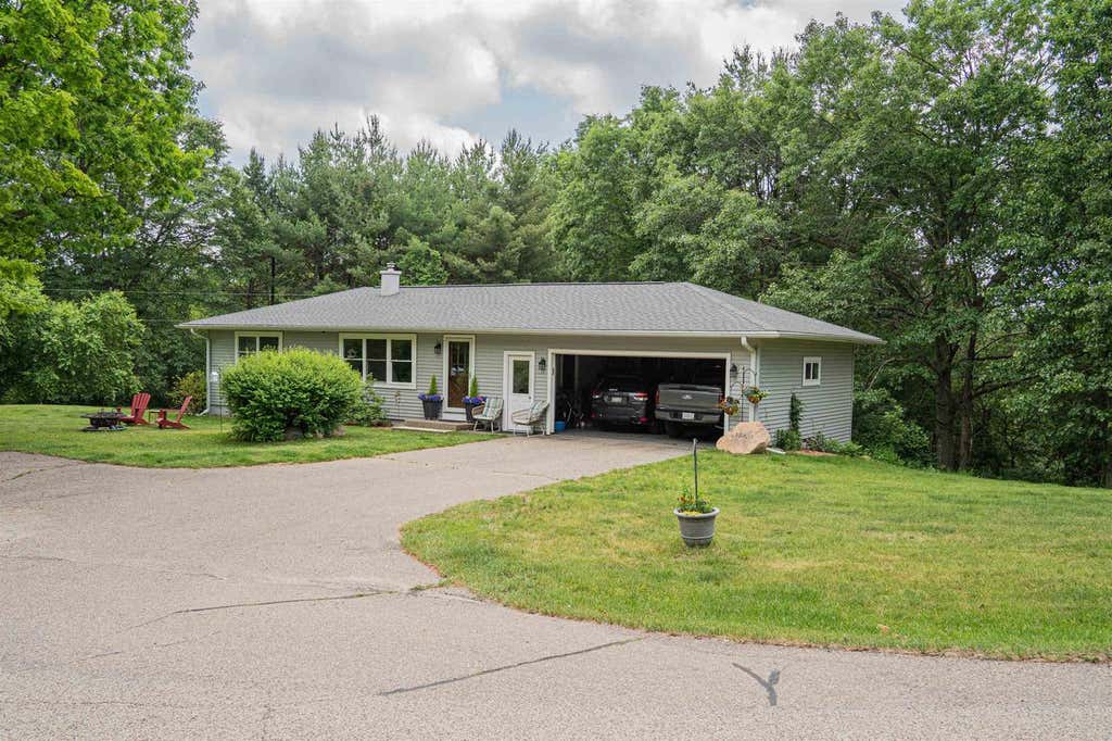 Photo of N2375 Smith ROAD, Waupaca, WI 54981 (MLS # 50327390)