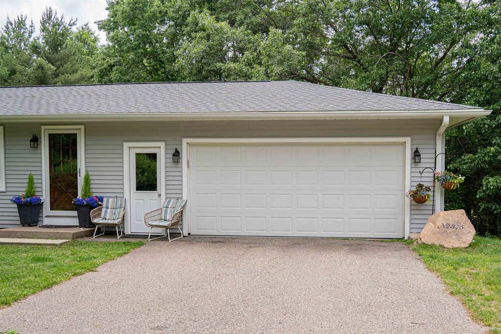 Photo of N2375 Smith ROAD, Waupaca, WI 54981 (MLS # 50327390)