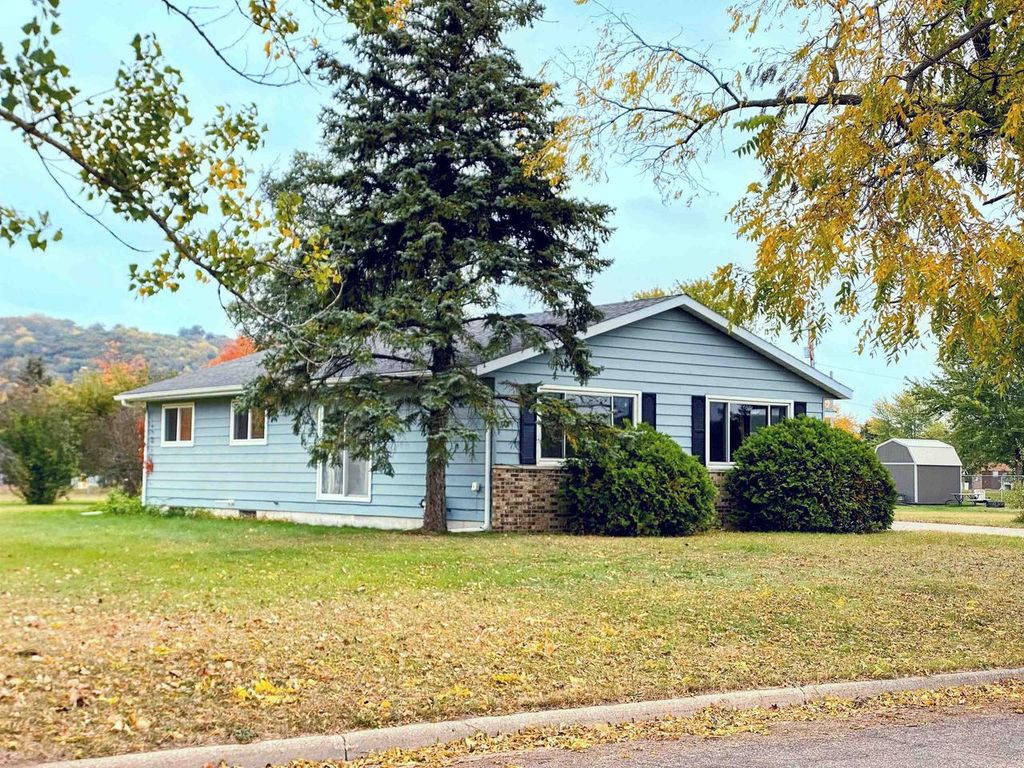 Photo of 3575 N Oakland AVENUE, Shorewood, WI 53211 (MLS # 1945156)