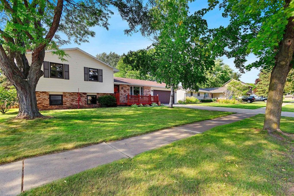 Photo of 1734 Revere TRAIL, De Pere, WI 54115 (MLS # 50315075)