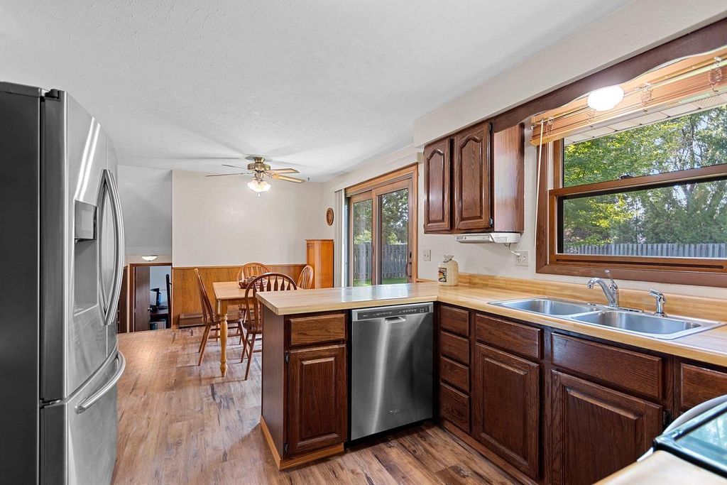 Photo of 1734 Revere TRAIL, De Pere, WI 54115 (MLS # 50315075)