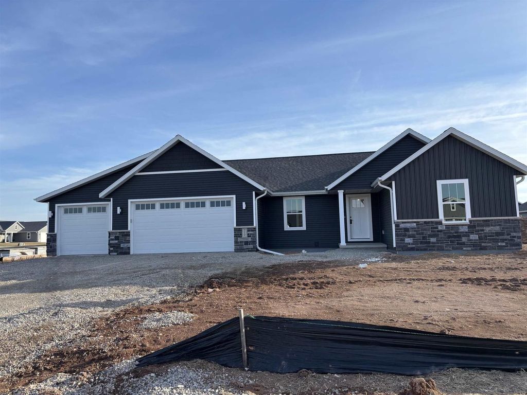 Photo of W5609 Tonys WAY, Appleton, WI 54915 (MLS # 50320171)