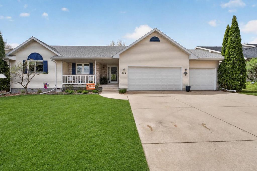 Photo of 304 Westridge PARKWAY, Verona, WI 53593 (MLS # 2020492)