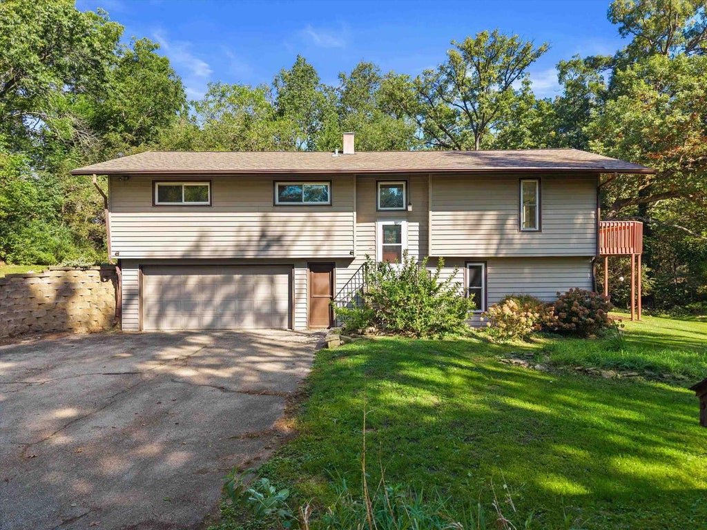 Photo of 434 County Road MM, Brooklyn, WI 53521 (MLS # 2031798)