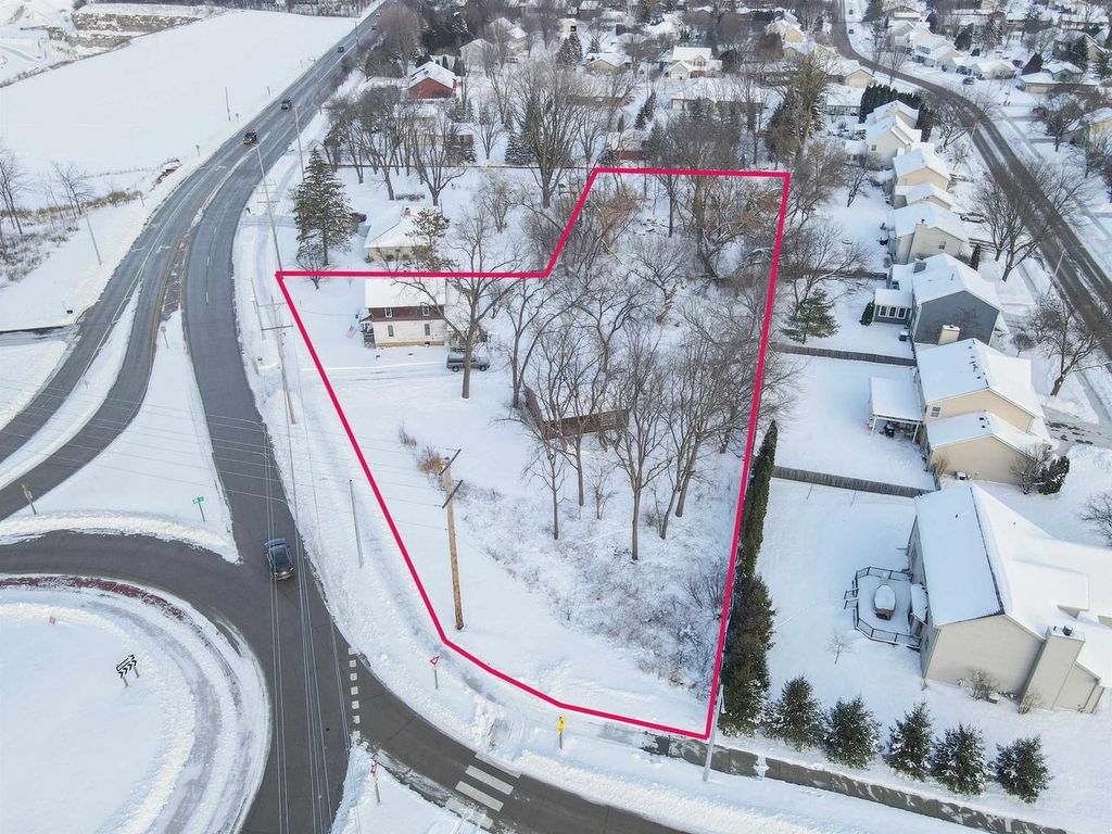 Photo of 1290 W Winneconne AVENUE, Neenah, WI 54956 (MLS # 50319729)