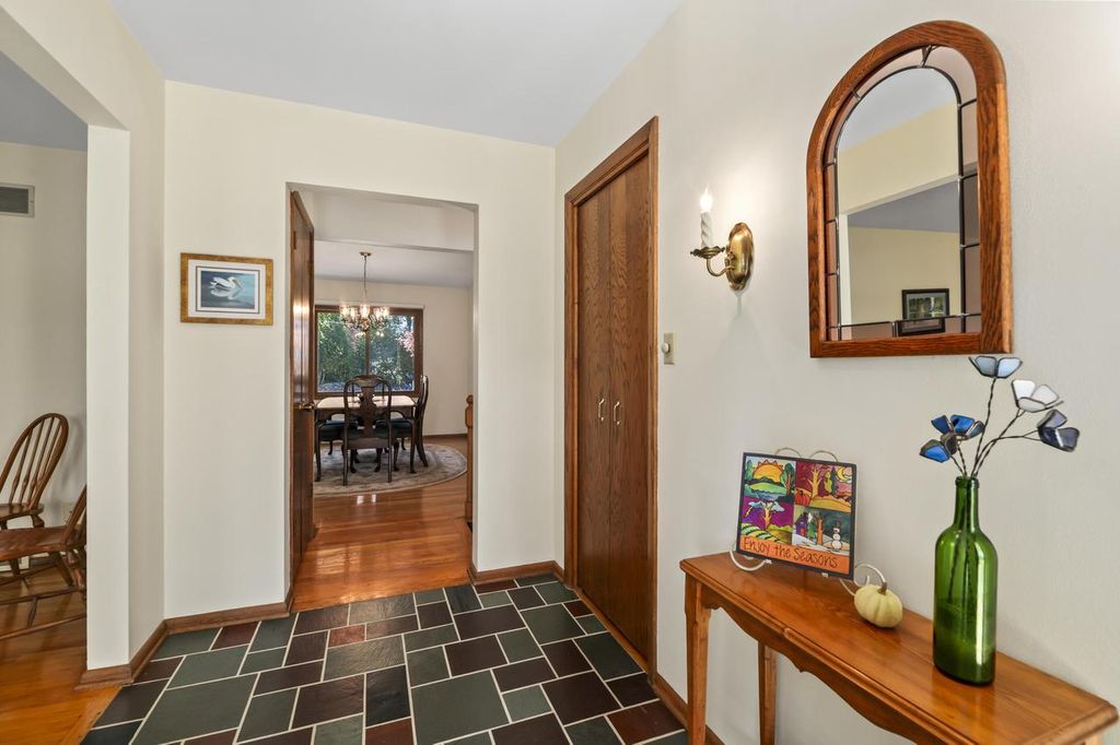 Photo of W279N4997 S Courtland CIRCLE, Pewaukee, WI 53072 (MLS # 1941288)