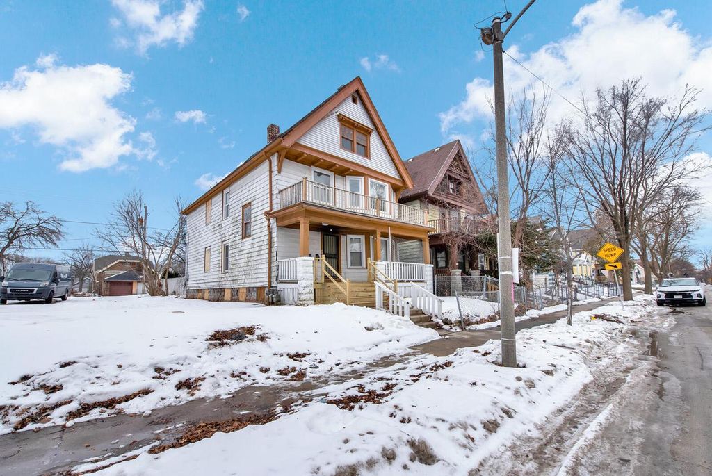 Photo of 2944 N 28th STREET #2946, Milwaukee, WI 53210 (MLS # 1950183)