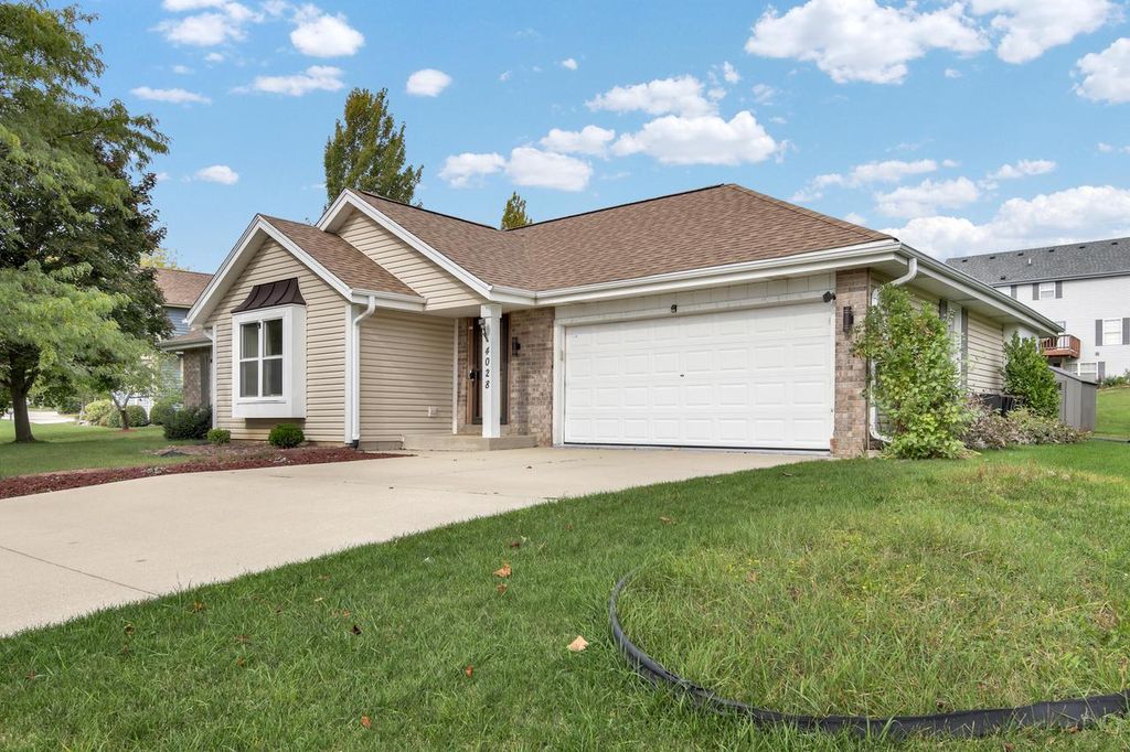 Photo of 4028 W Jerelin DRIVE, Franklin, WI 53132 (MLS # 1940503)