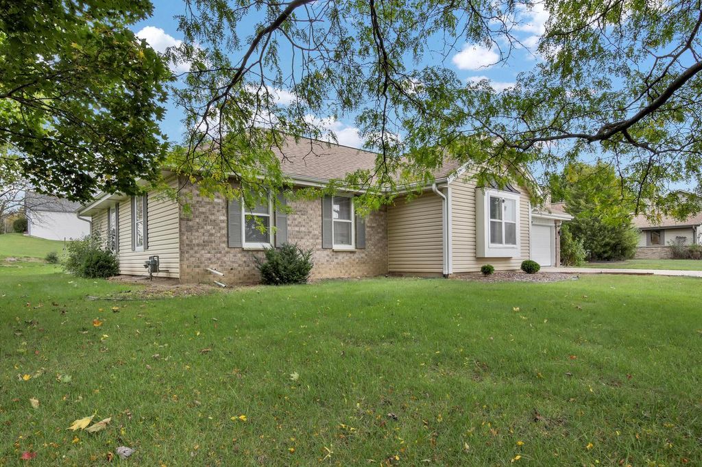 Photo of 4028 W Jerelin DRIVE, Franklin, WI 53132 (MLS # 1940503)