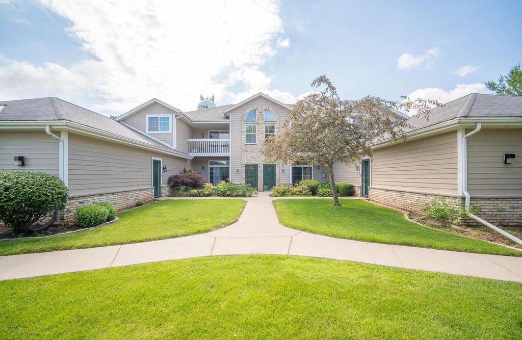 Photo of 1046 River Place BOULEVARD #8, Waukesha, WI 53189 (MLS # 1969382)