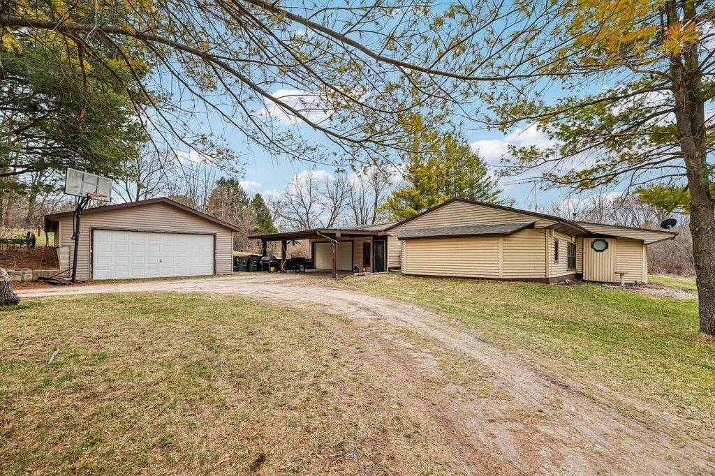 Photo of N1573 County Road H, Palmyra, WI 53156 (MLS # 1954905)