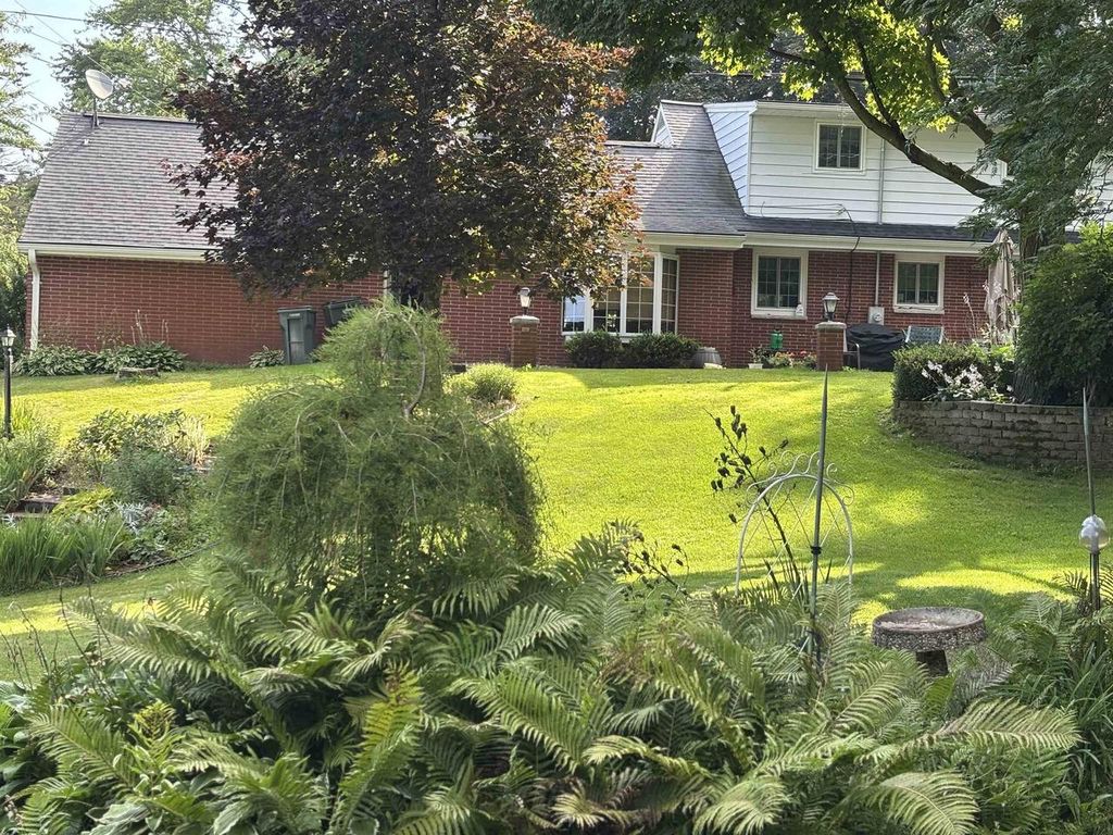 Photo of 5427 Oakleaf DRIVE, Luxemburg, WI 54217 (MLS # 50319244)