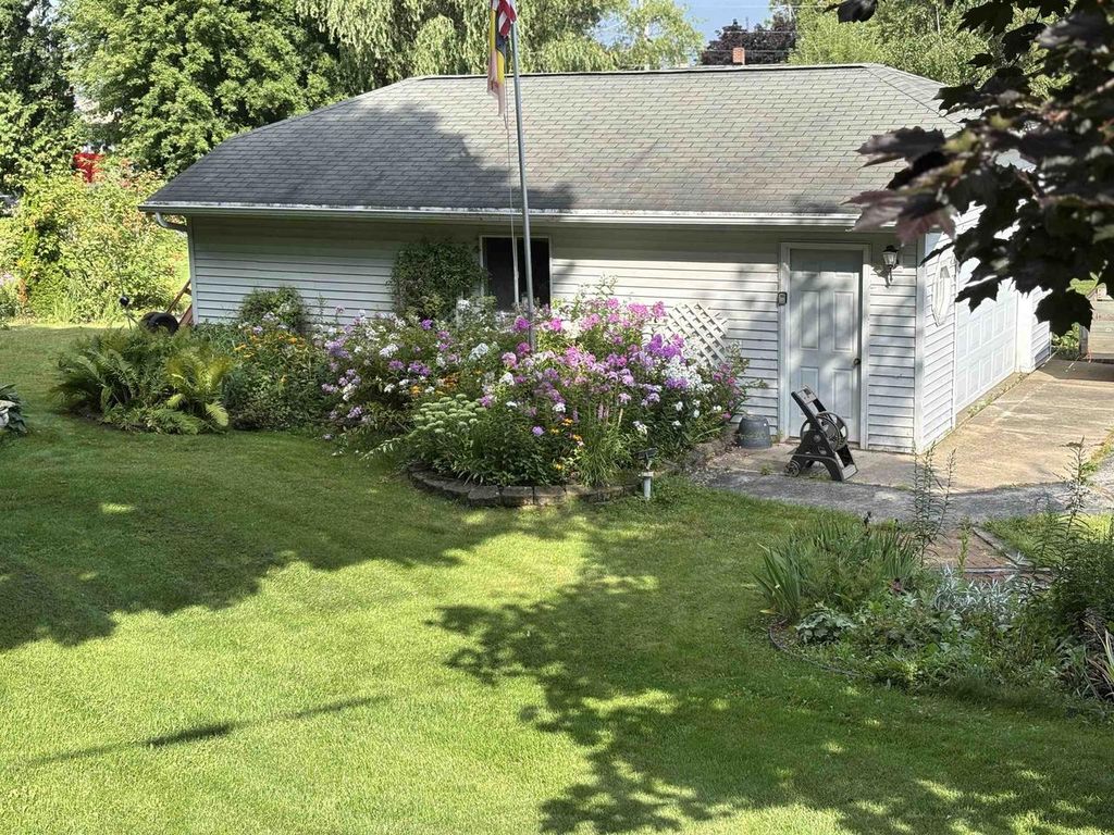 Photo of 5427 Oakleaf DRIVE, Luxemburg, WI 54217 (MLS # 50319244)