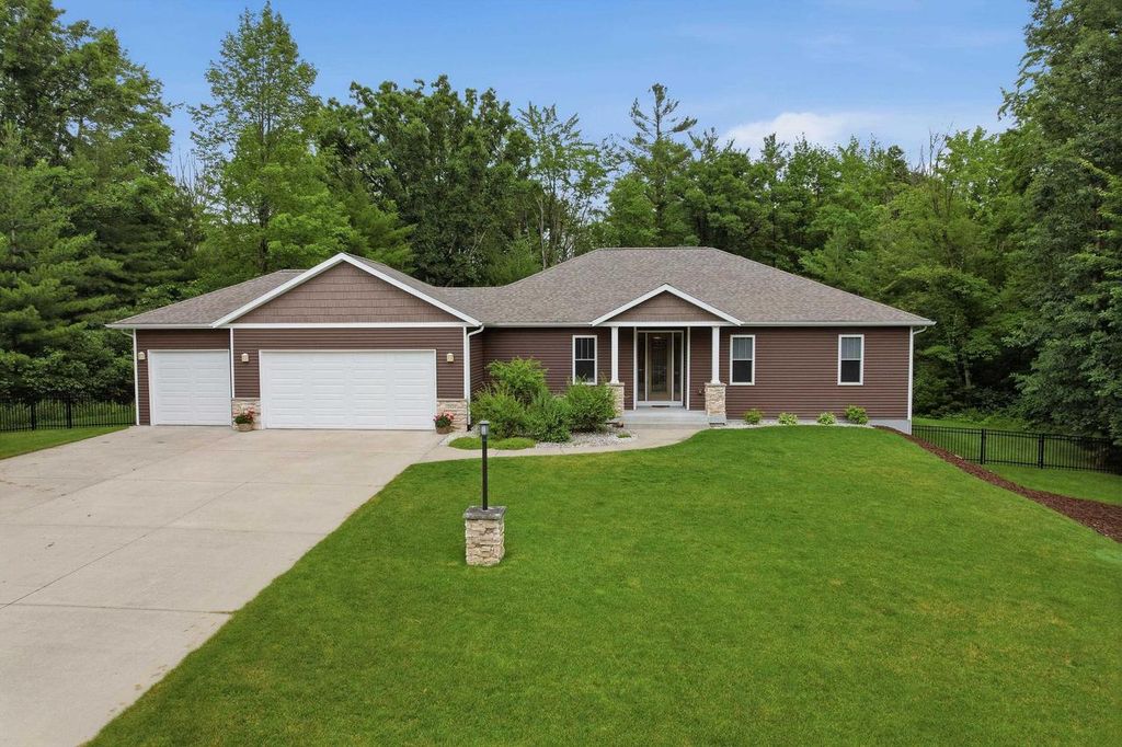 Photo of 2424 Osprey Retreat, Stevens Point, WI 54482 (MLS # 22602988)