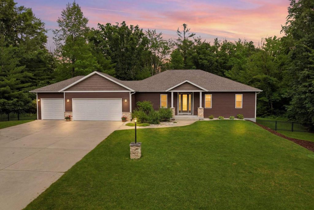 Photo of 2424 Osprey Retreat, Stevens Point, WI 54482 (MLS # 22602988)