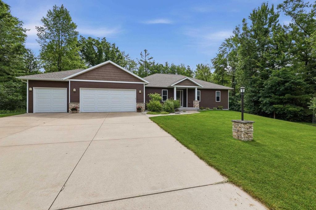 Photo of 2424 Osprey Retreat, Stevens Point, WI 54482 (MLS # 22602988)